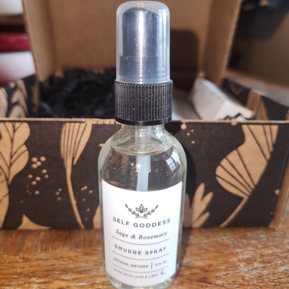 Crystal Infused Smudge Spray & Aromatherapy Roller, and Jade Scalp Massager Gift - Picture 4 of 10